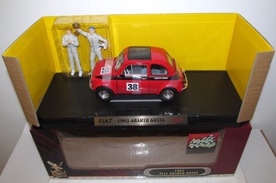 1/18 ロードシグネチャー 1963 フィアット アバルト 695SS Road Signature 1/18 1963 Fiat Abarth 695SS in Red Mint in Original