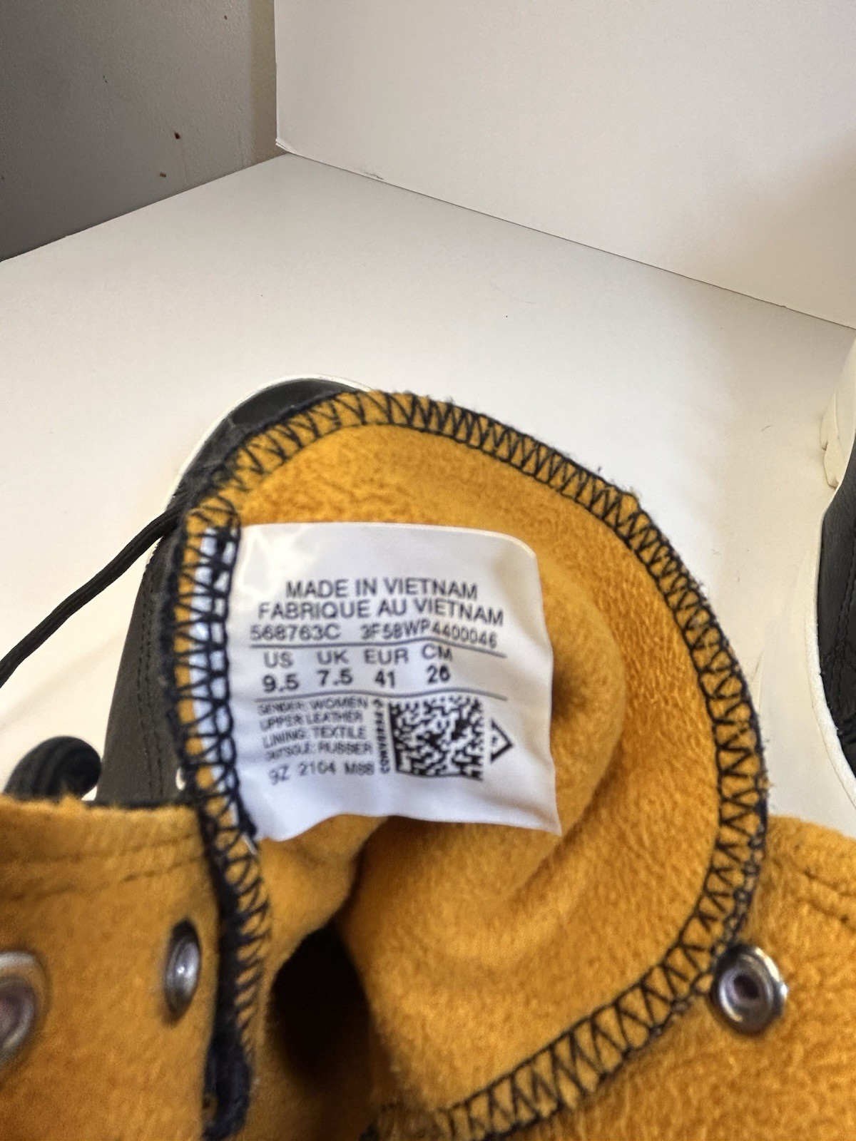 Converse Women's Chuck Taylor Lugged Hi Black leather & Gore-Tex Boots Size 9.5 thumbnail 9