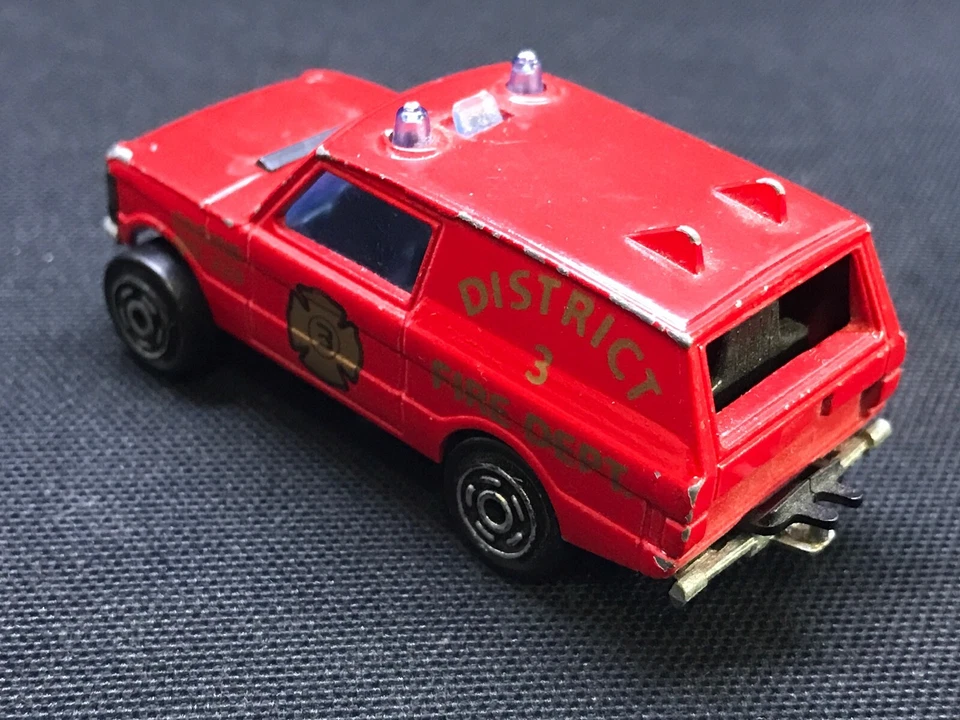 Majorette Range Rover Fire Vehicle Collectable Scale 1:60 (Damage rear axle) - Image 3 of 4