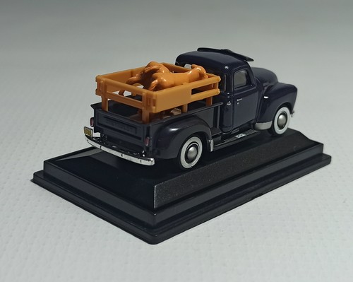 HONGWELL CARARAMA CHEVROLET 3100 PICK UP 1:72 DIECAST MINI TOY CAR w/ CASE - Picture 8 of 12