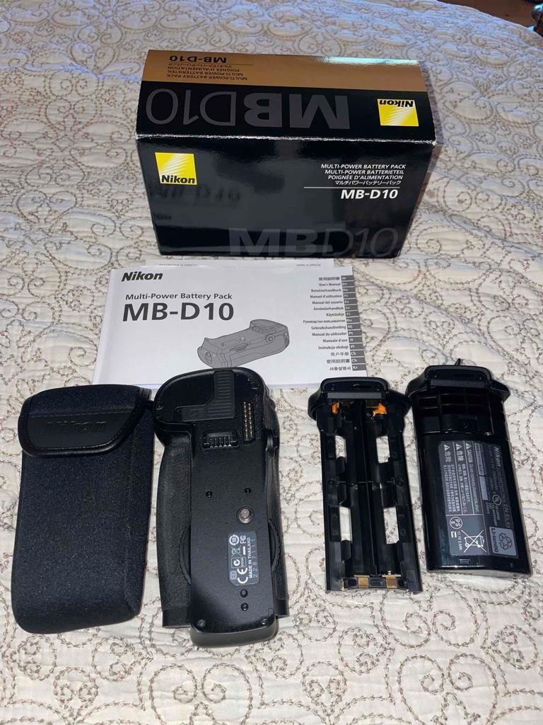 Nikon MB-D10 Multi-Power Battery Grip For D300/D700 Cameras w/box & manual  EUC