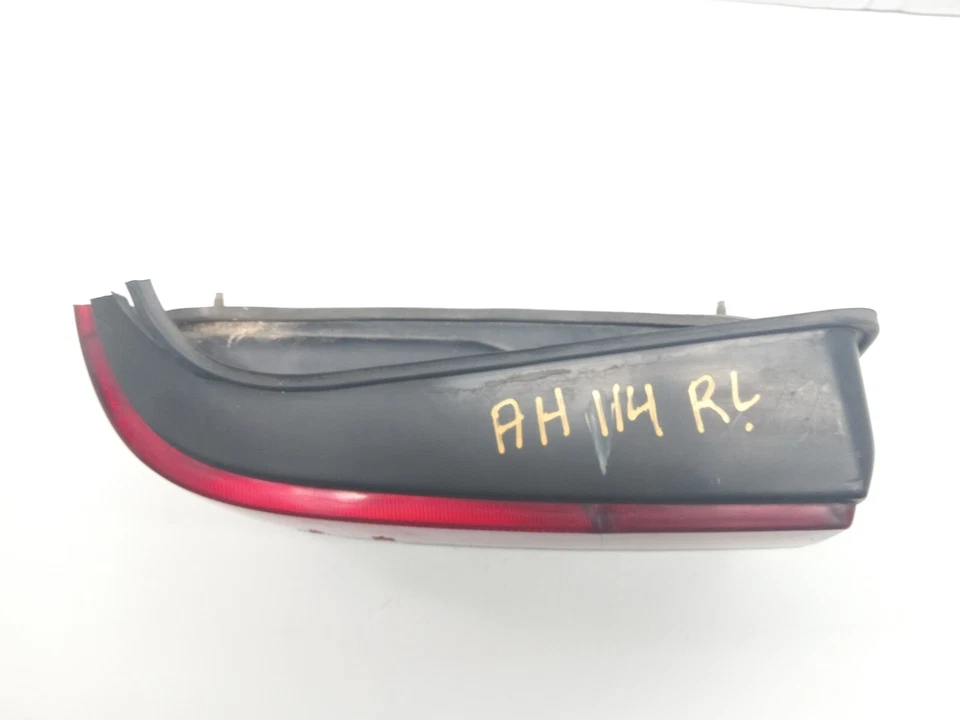 HYUNDAI EXCEL 1992-1994 CONDUCTOR LADO IZQUIERDO USADO LUZ TRASERA OEM, 166-58576L Foto 4 de 4