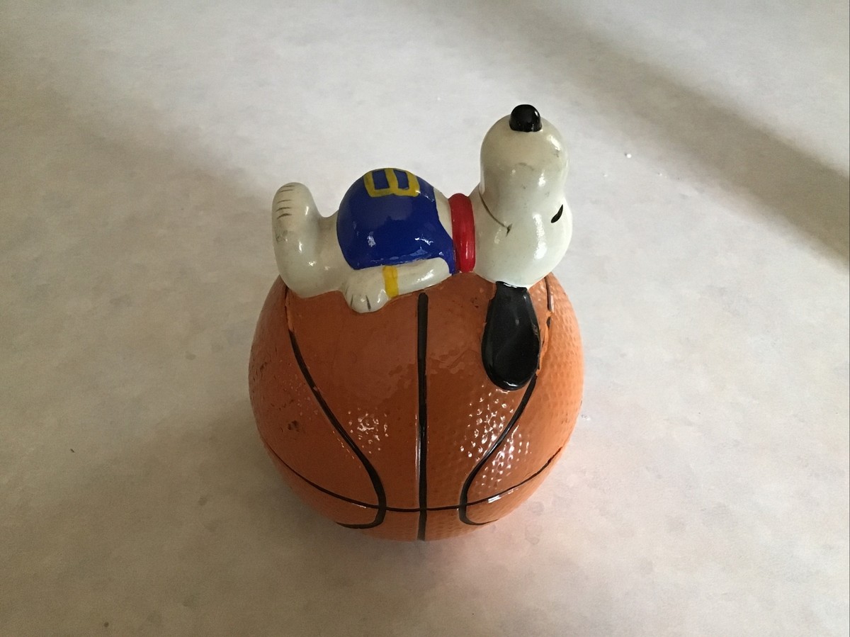 スヌーピー　ビンテージバンク Vintage Peanuts Snoopy On A Basketball Bank 1958 1966 | eBay