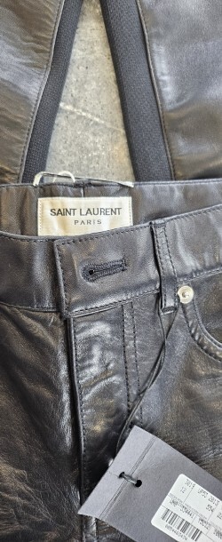 Pantaloni pantaloni pelle Yves Saint Laurent YSL passerella Cara Delevigne nuovi