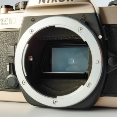 VERY GOOD Nikon FM10 + Ai-S ZOOM Nikkor 35-70mm F/3.5-4.8 MF Film