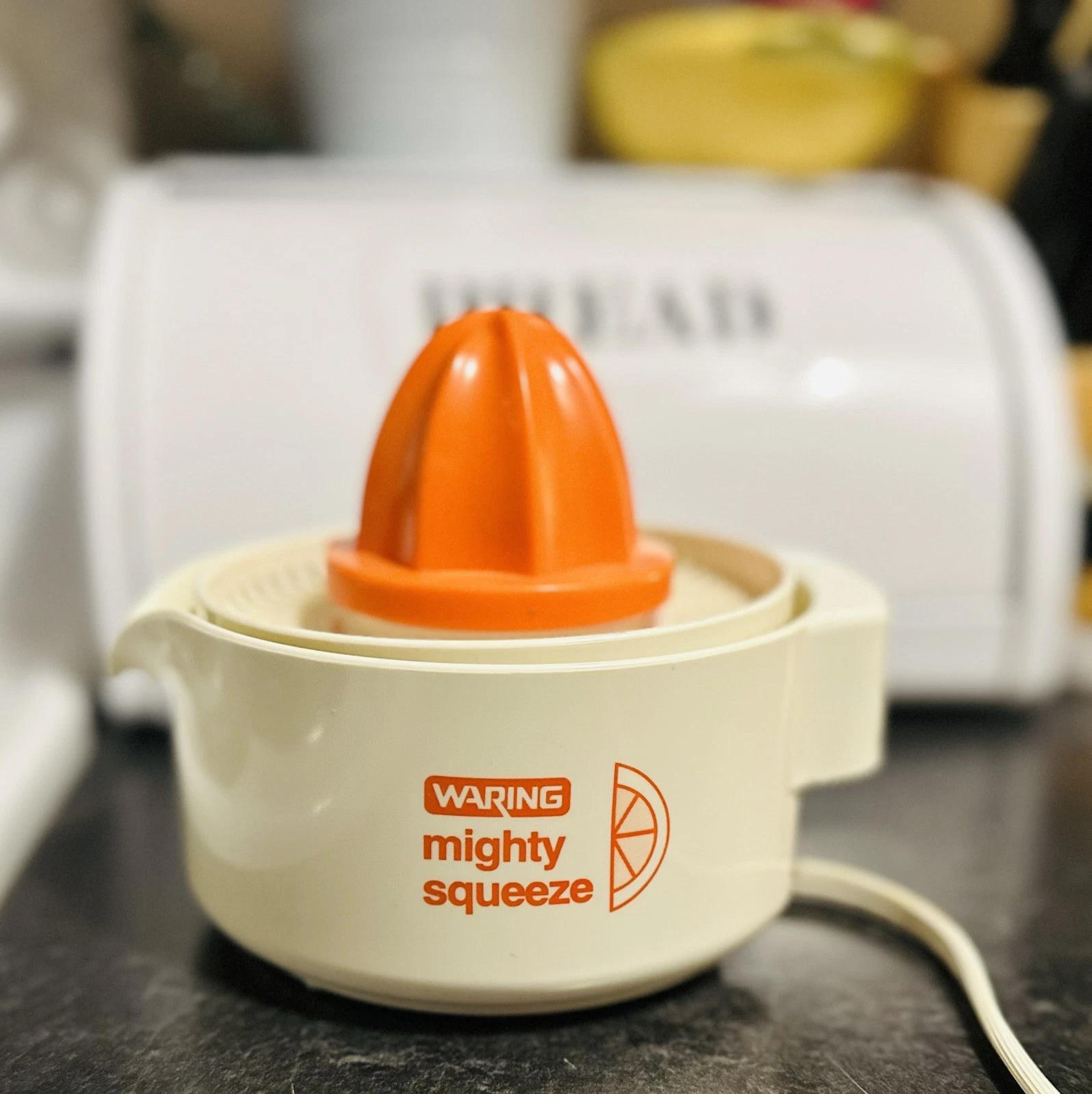 Waring Mighty Squeeze Electric Citrus Juicer Vintage Orange & White Model 11JC21