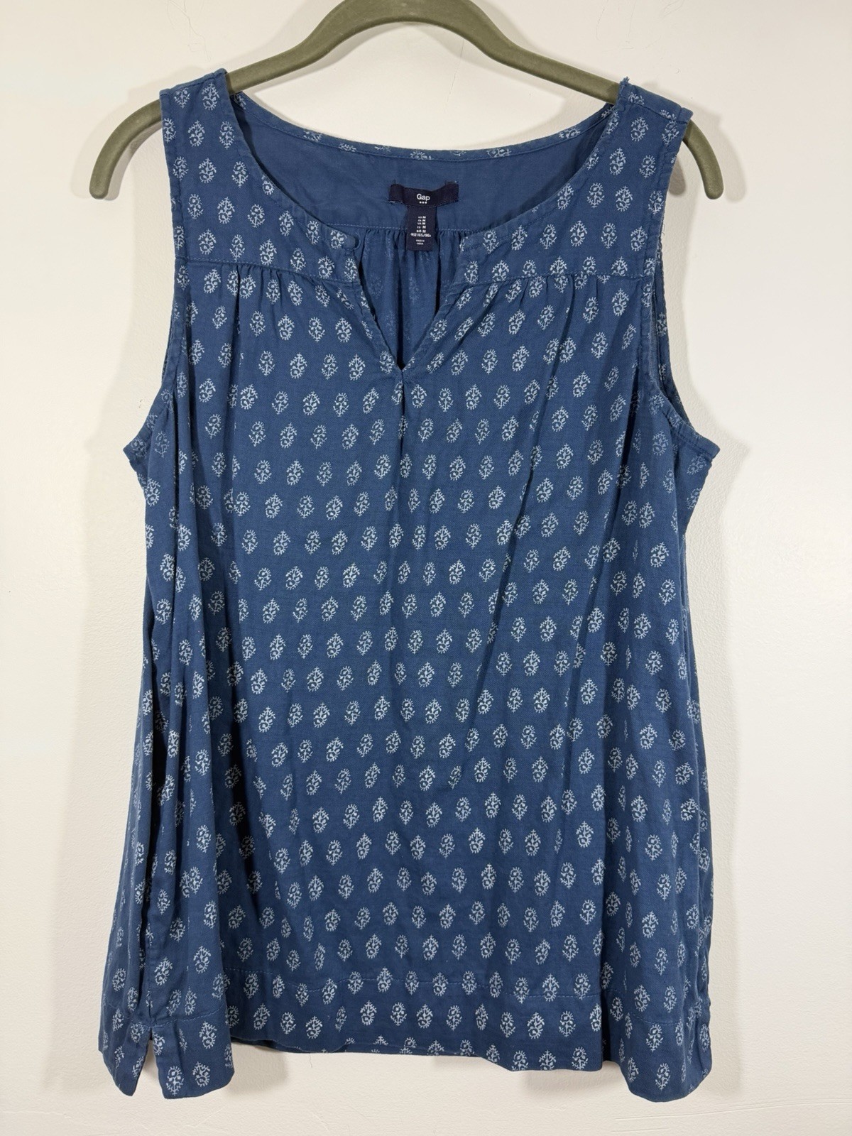 Gap Sleeveless Top V Neck Size M BL Vents Blue Floral Print Lightweight Cotton