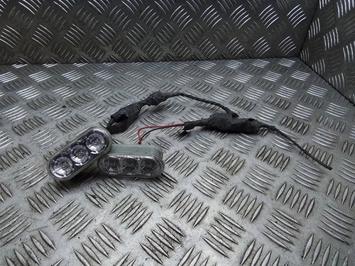 VW TRANSPORTER V T5 Furgon Kotflügelblinker vorne rechts 2.50 Diesel 23924476