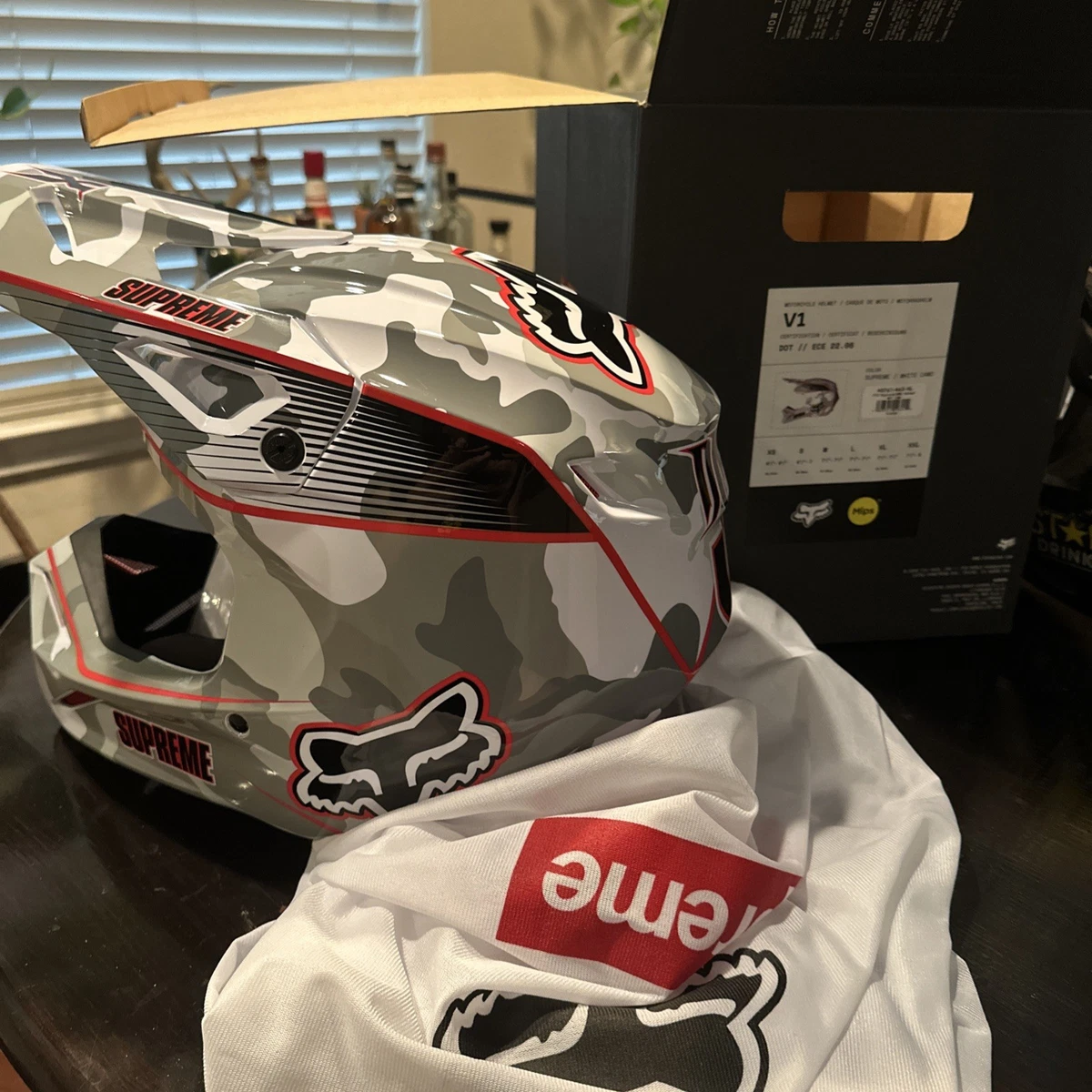 Preços baixos em Supreme Motocicleta e Powersports Capacetes e