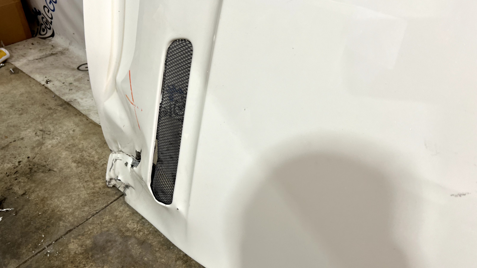 ASTON MARTIN v8 vantage 2007 to 2011 hood needs repaired at front edge