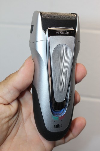 BRAUN Series 3 340 rasoio/tagliabordi uomo senza fili ricaricabile PULITO! Usato in ottime condizioni! 5742 - Foto 3 di 13