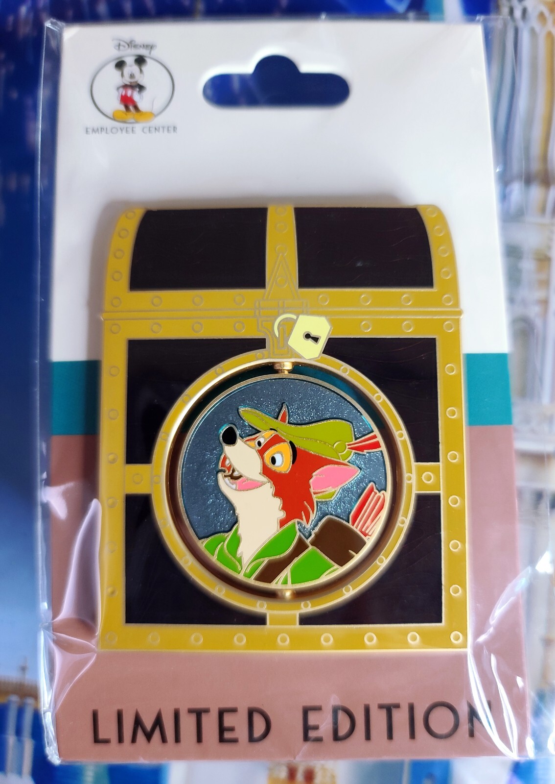 Disney DEC Good vs Evil Spinner Pin Robin Hood Prince John LE 250
