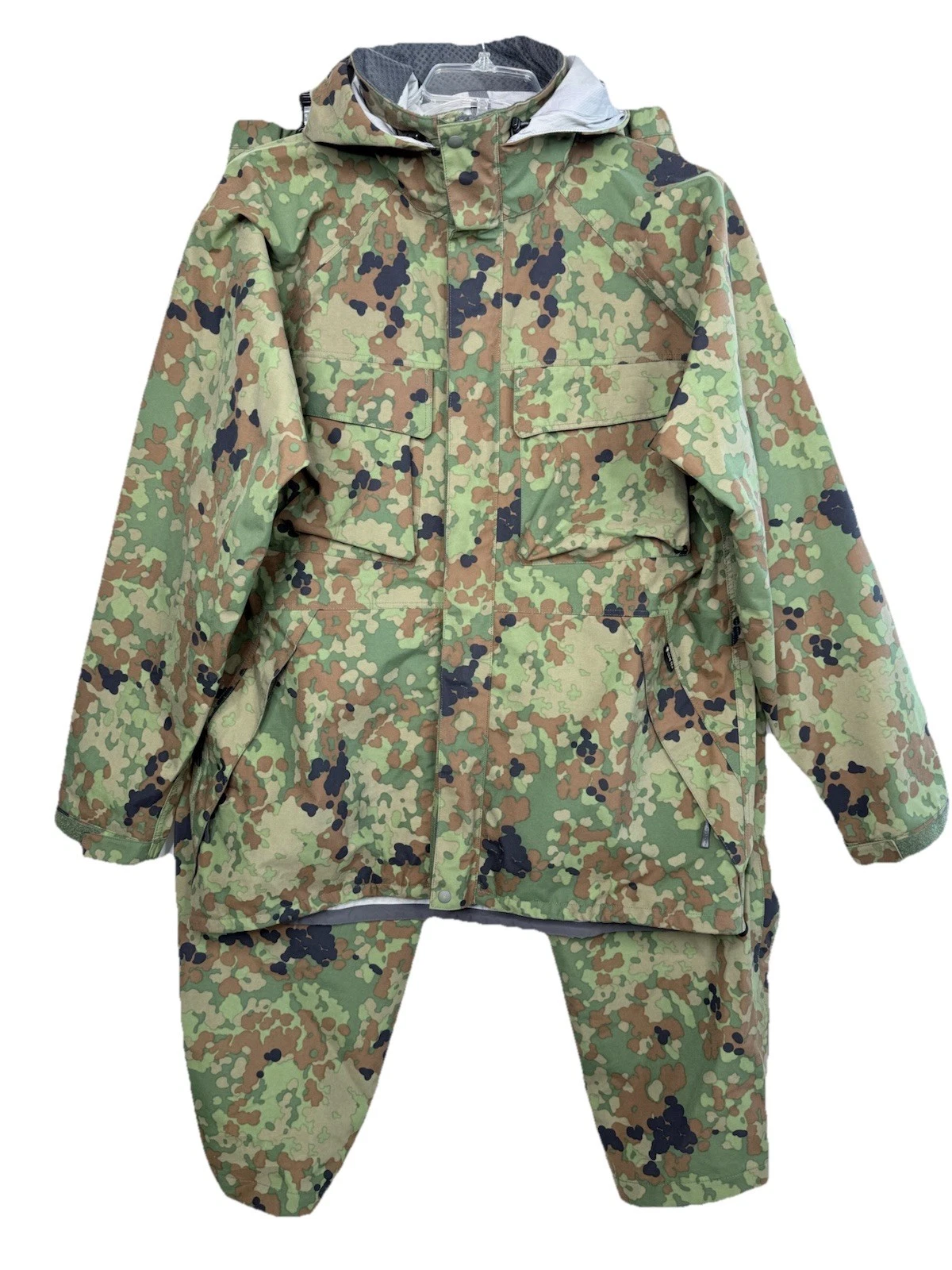 Montbell Gore-Tex Rain Suit Set Jacket + Pants Green Camo Men's Size Large NWOT
Opens in a new windo