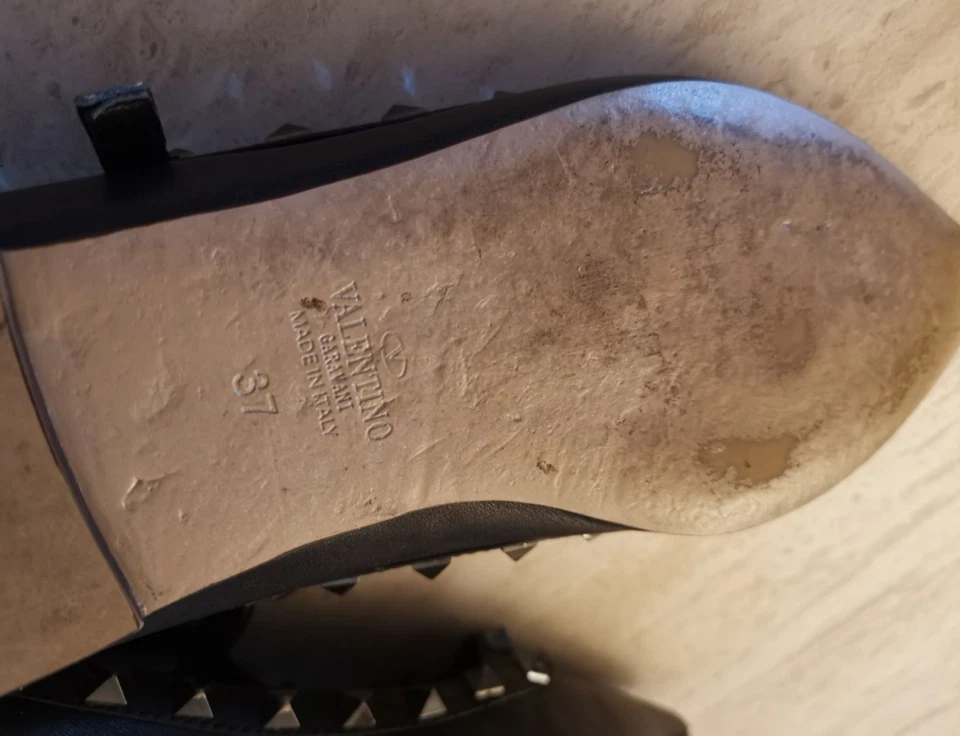 VALENTINO GARAVANI Rockstud zapatos planos de cuero punta Foto 4 de 4