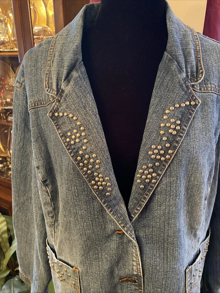 Squeeze Jeans- Women’s 22/24 Vintage Studded Denim-jacket Blazer- EUC Studded - Image 2 of 4