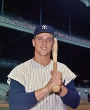 ROGER MARIS CLASSIC COLOR PORTRAIT YANKEES & BASEBALLS ALLTIME GREAT 8x10 photo 