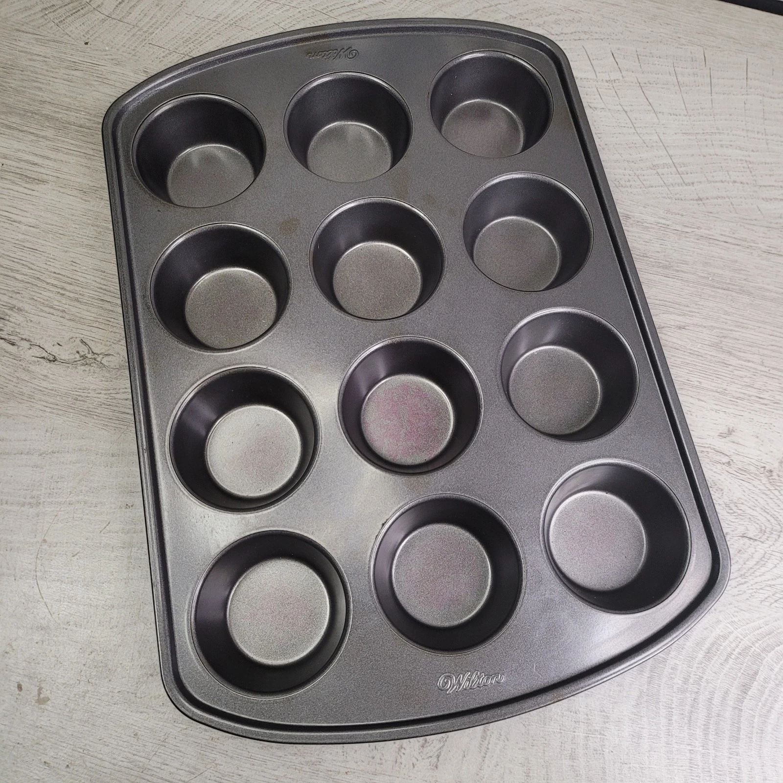 Wilton Muffin Pan Perfect Results Non Stick 12 Cup Premium Lightly Used