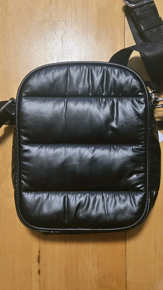 Bandolera negra nueva con etiquetas DKNY (precio de venta sugerido por el fabricante 148 $) Foto 3 de 4