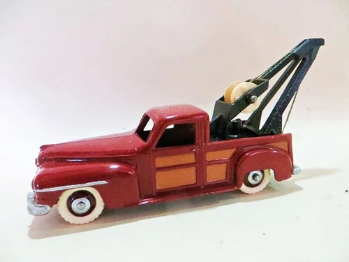 DINKY 344 'PLYMOUTH WOODY ESTATE TOW/RECOVERY TRUCK'. VINTAGE. EXCELLENT CODE 3.