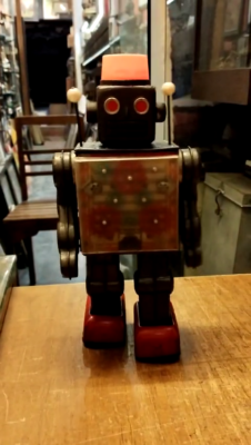 VINTAGE OLD BATTERY-OPERATED TIN TOY ROBOT MACHINE GERA HORIKAWA