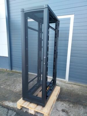 APC 19'' NetShelter Serverrack Labor Rack  H=2050 B=600 T=1050 mm mit Rechnung