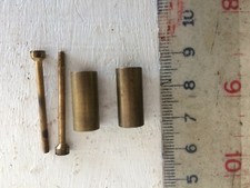 2 TRIANG SPACER SLEEVES & 2 FIXING SCREWS FOR CLASS 37 R751 HORNBY D6830 37130 