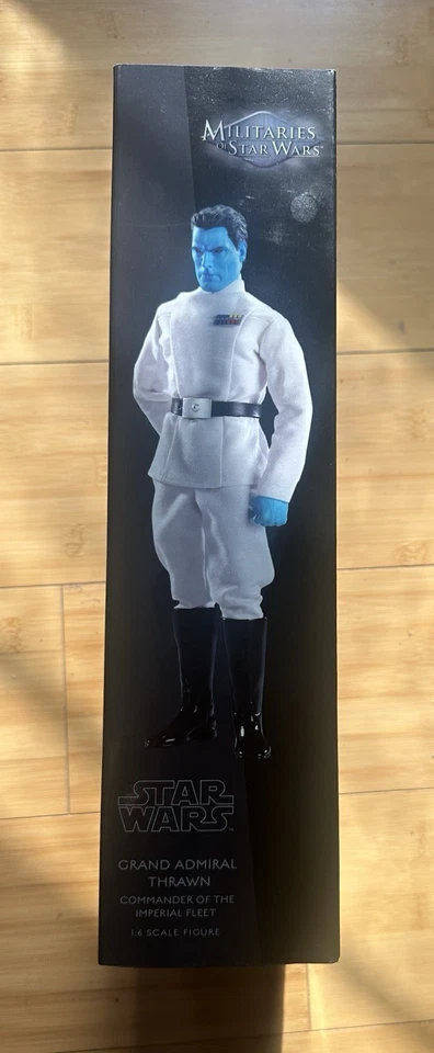 Grand Admiral Thrawn – 2009 Sideshow Militaries of Star Wars 12” Figure - Image 2 of 4