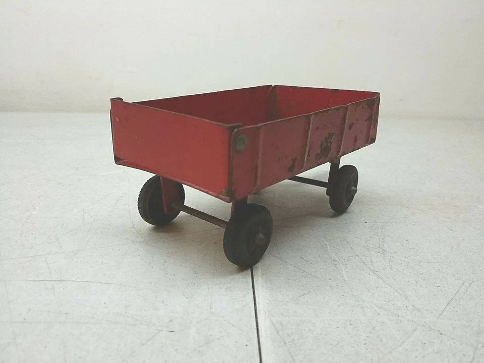 Vagón agrícola de acero prensado rojo IH con puerta trasera móvil juguete coleccionable fecha 1973 Foto 3 de 4