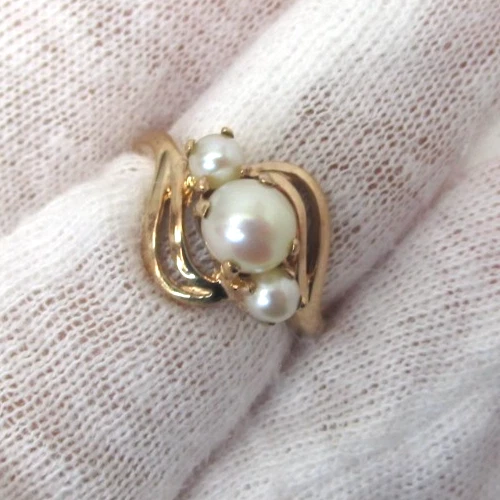 Vintage 5.5mm Akoya Japanese Pearl 10k Yellow Gold Ring 3 Pearl All Real Size 4 - Image 2 of 4