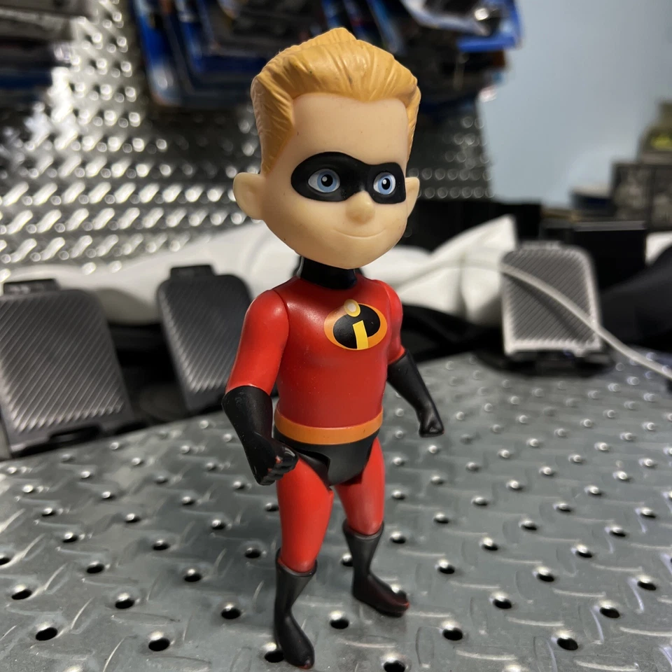 8-дюймовая подвижная экшн-фигурка Disney Pixar Incredibles 2 Dash - Изображение 3 из 4