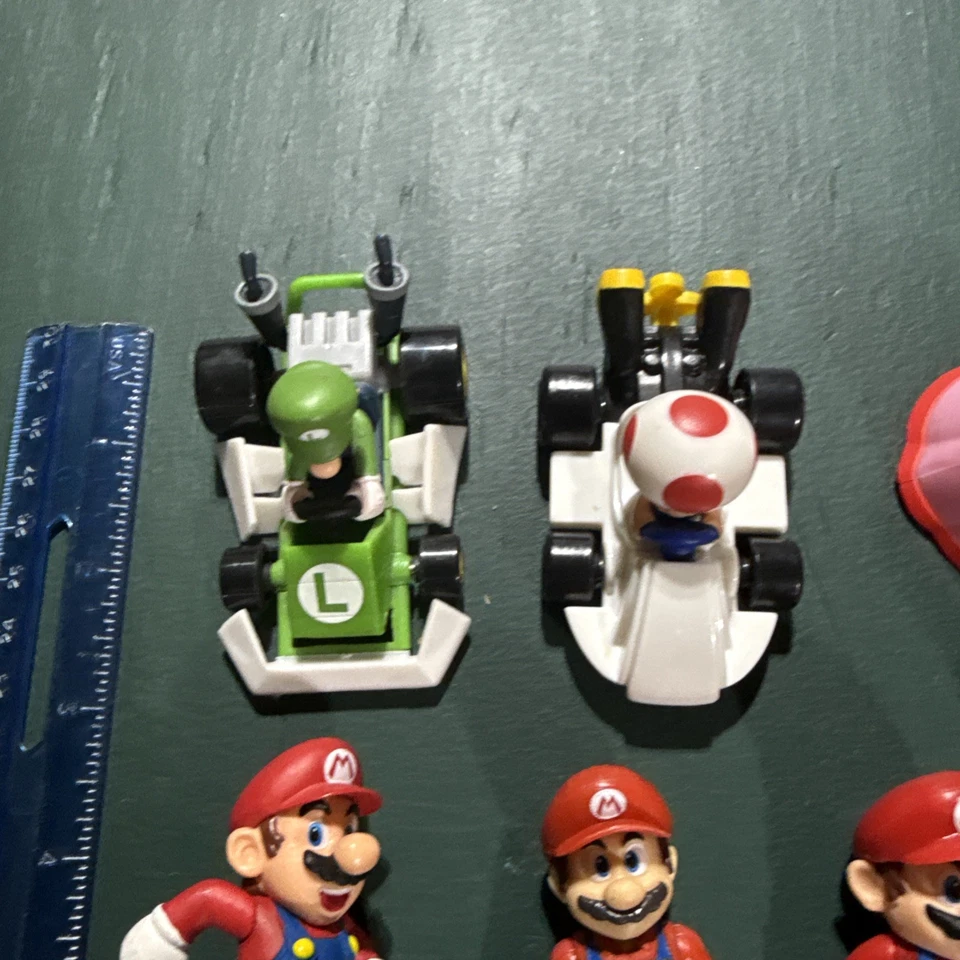 Lot Of Super Mario Nintendo Mario Bros. Figures Mario Luigi Peach Donkey Kong - Image 2 of 4