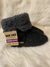 Muk Luks Slippers Boots Womens Size 6 Fuzzy Black Gray Slip On Shoes