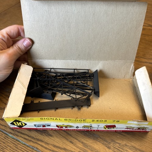 Bachmann Plasticville Signal Bridge O & S Gauge 1403-79 W/ Original Box - Picture 3 of 3