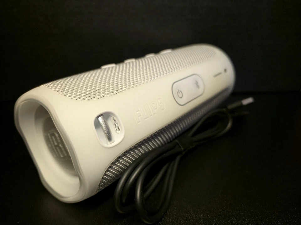 JBL FLIP5 OPEN BOX- With Original Cable.  WHITE Never Used - Image 4 of 4