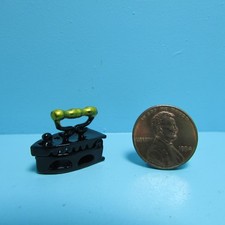 Dollhouse Miniature Old Fashion Iron G8081