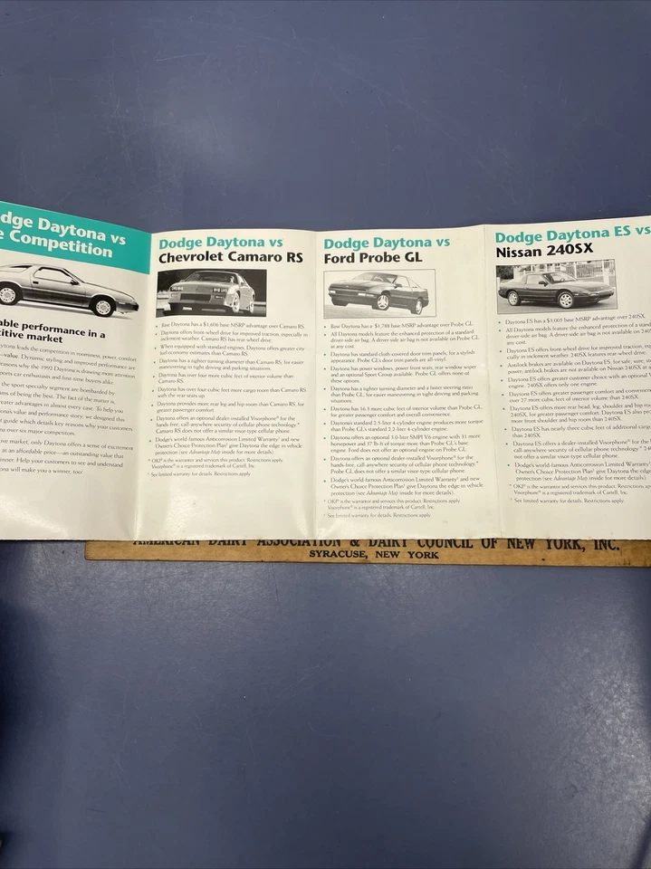 Póster desplegable Dodge Daytona 1992 de colección guía de ventas Foto 2 de 4