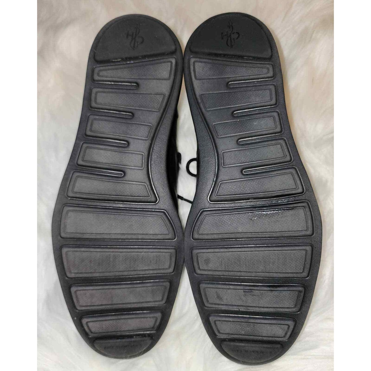 Cole Haan Men display picture 1