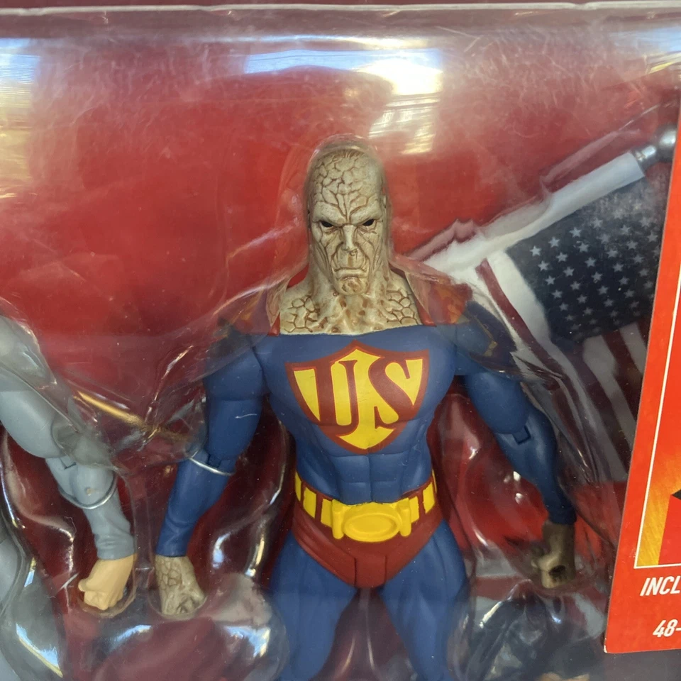 DC DIRECT ELSEWORLDS RED SON ACTION FIGURE BOX SET NOVO - Imagem 3 de 4
