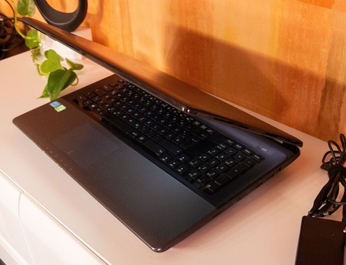 ASUS R900V, 18,4 Zoll Full HD Luxus Notebook, I7-3630QM Quad, GeForce GT740M - Photo 2/4