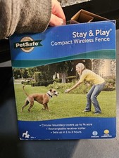 PetSafe Stay  Play Compact Wireless Fence System Transmitter Collar Flags