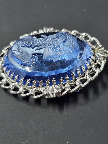 VTG Whiting & Davis Blue Molded Glass Cameo Brooch, 2.25"x1.75" - Picture 7 of 13