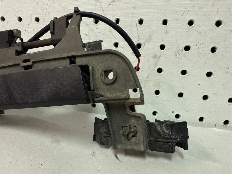 Manija de puerta exterior pasajero delantero derecho BMW E36 1996-1999 OEM USADA Foto 4 de 4