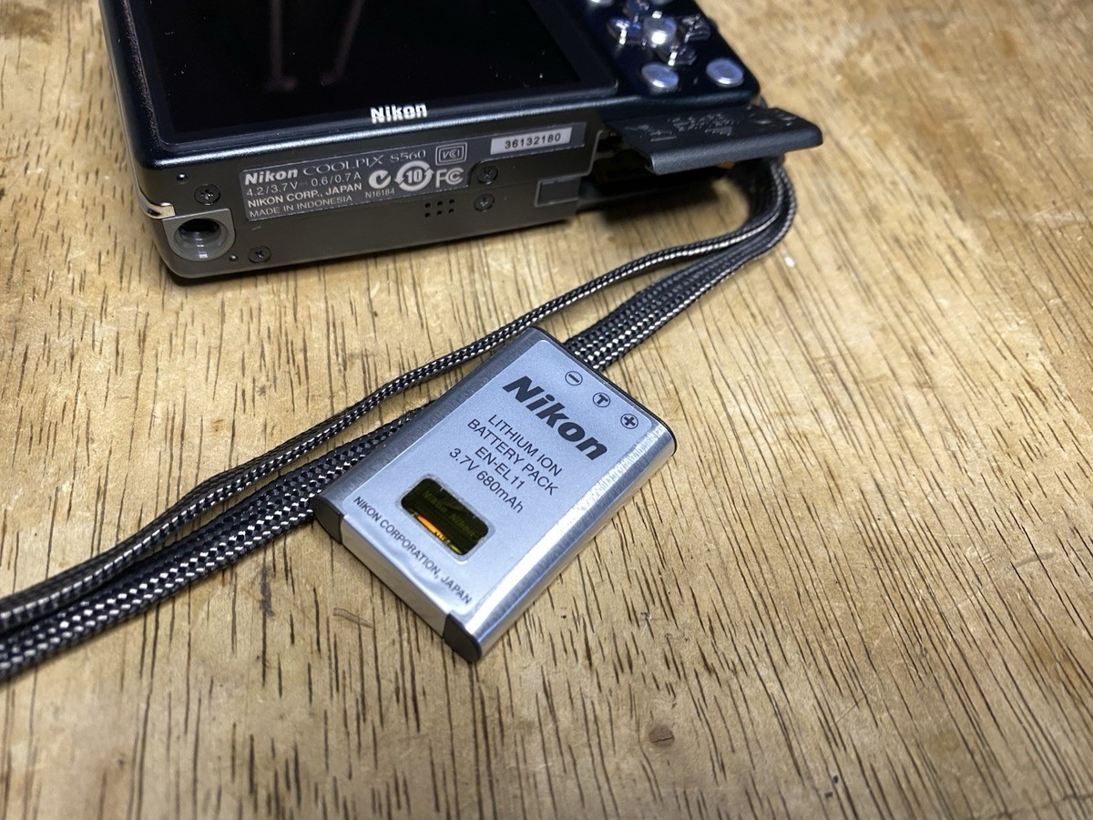 Nikon Coolpix S560 10MP Digital Point & Shoot Camera Tested