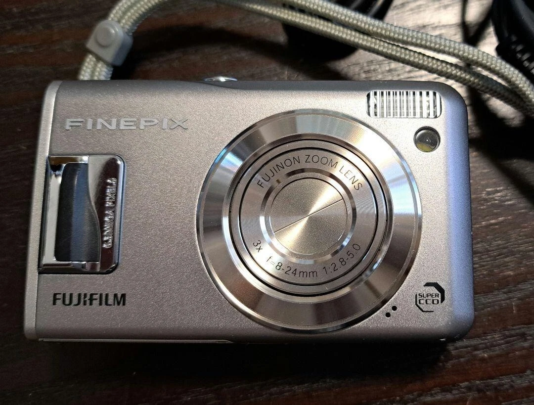 Fujifilm Fuji finepix F31FD digital camera Excellent Condition