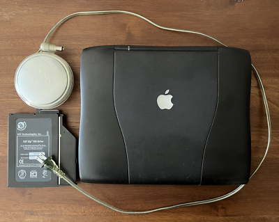 Apple PowerBook M7572 14.1