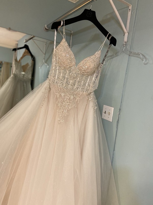 Ivory Lace Beaded Embroidered V-Neck Sleeveless Tulle Ball Gown Dress