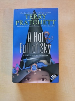 Hat Full of Sky by Terry Pratchett (2005, Trade Paperback)