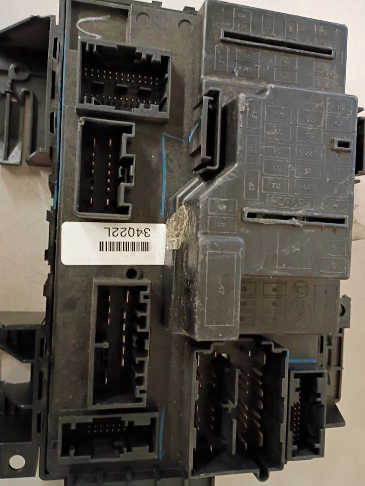 Unidad de control de caja de fusibles de unión inteligente Ford Fusion 2010-2012 OEM (AG1T-14B476-CD) Foto 3 de 4