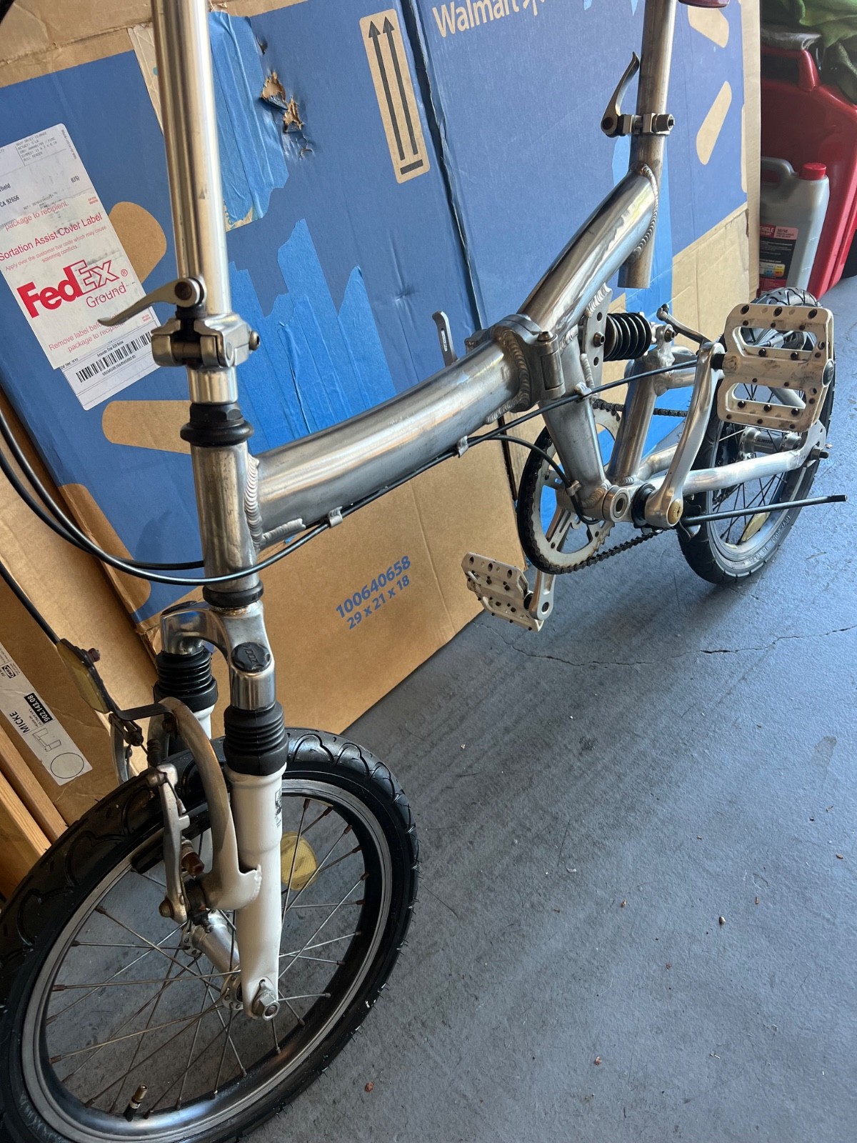 Aluminum fold away bike,aluminum, great shape .The back brak