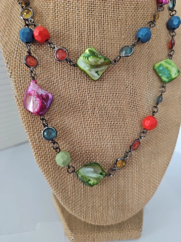 Collar de abulón multicolor concha pulida, vidrio coloreado y cuentas 34" L sin cierre Foto 4 de 4
